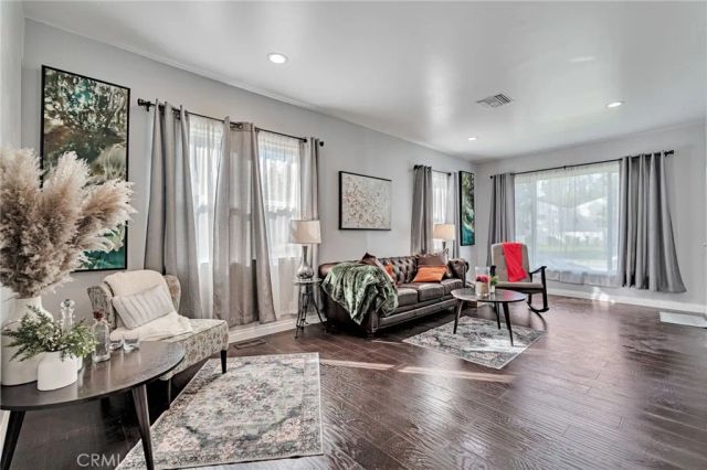 70 W Claremont St, Pasadena, CA 91103