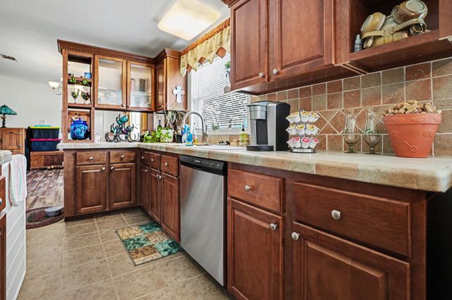 220 Barker Road, Ennis, TX 75119