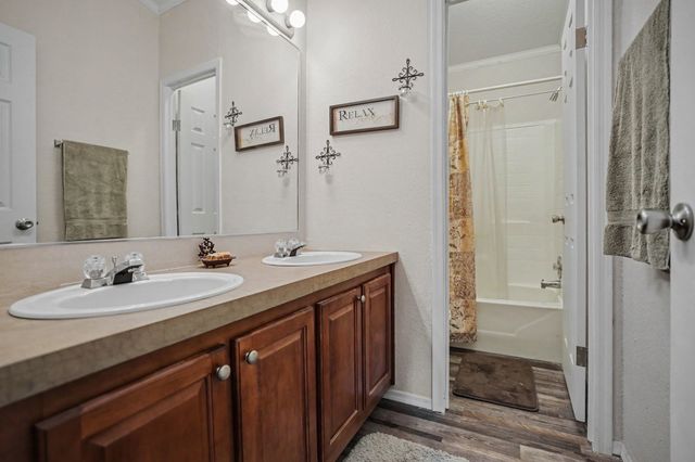 220 Barker Road, Ennis, TX 75119