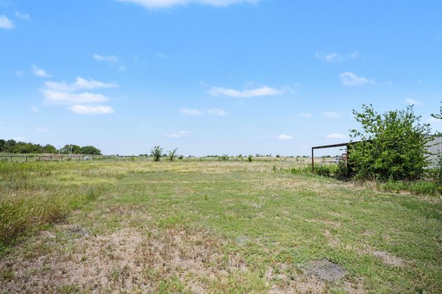 220 Barker Road, Ennis, TX 75119