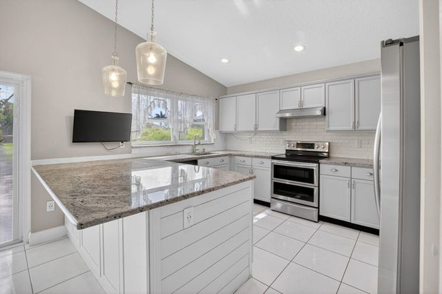 9336 Water Course Way, Boynton Beach, FL 33437