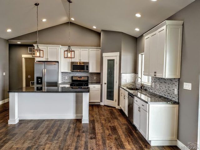 697 Cabaret Dr, Pueblo, CO 81007