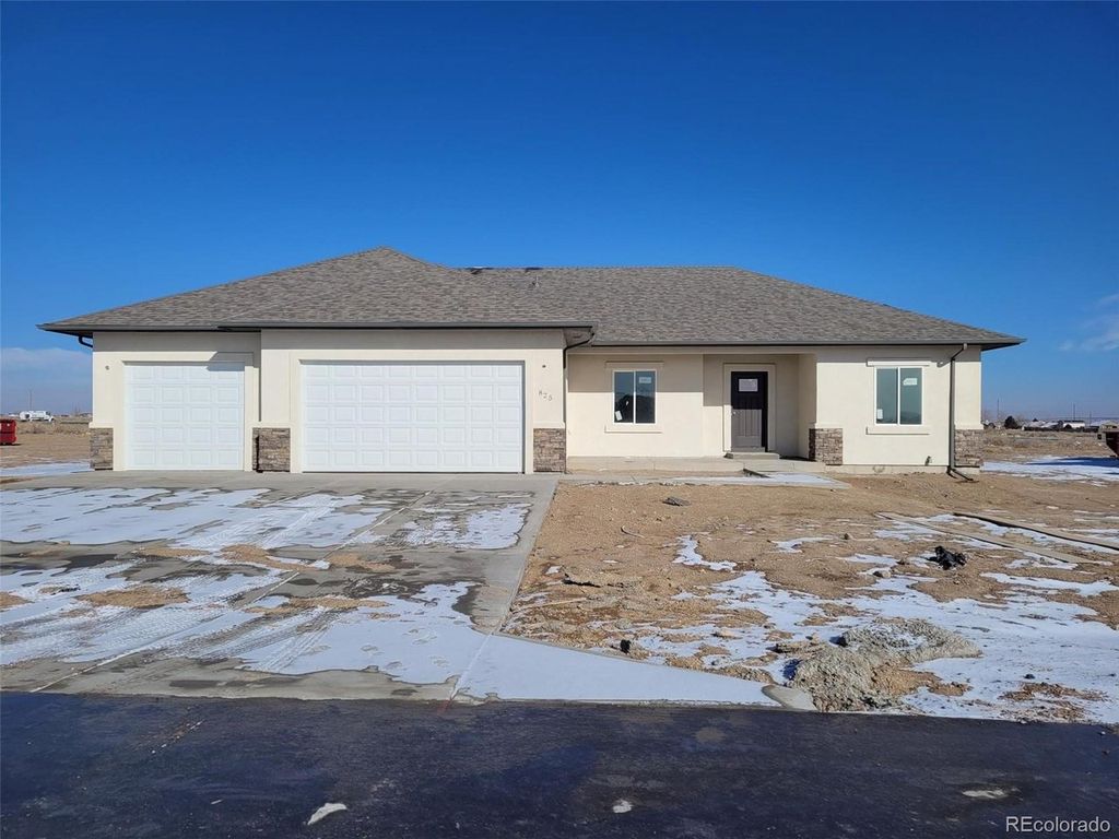 697 Cabaret Dr, Pueblo, CO 81007