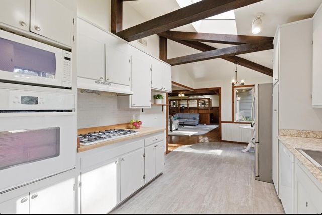 945 Acacia Dr, Meadow Vista, CA 95722