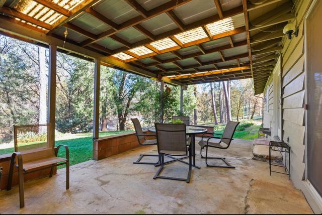 945 Acacia Dr, Meadow Vista, CA 95722