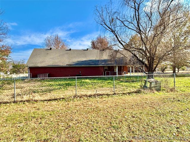 1501 N Broadway Street, Stigler, OK 74462