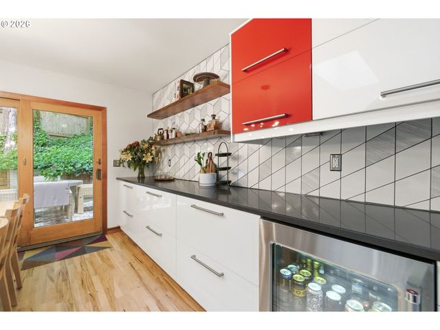 5011 Sw FAIRHAVEN Dr, Portland, OR 97221
