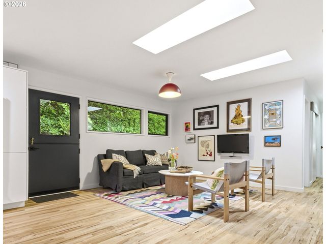 5011 Sw FAIRHAVEN Dr, Portland, OR 97221