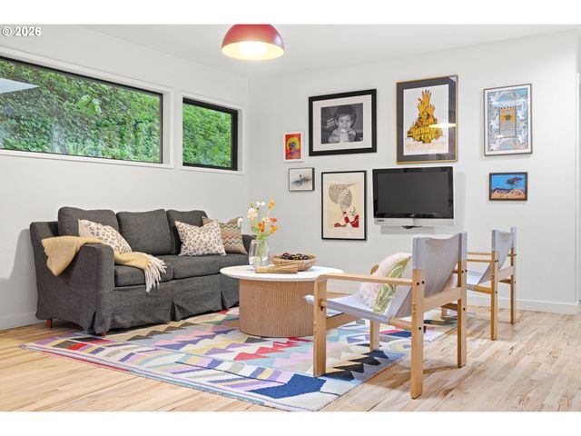 5011 Sw FAIRHAVEN Dr, Portland, OR 97221
