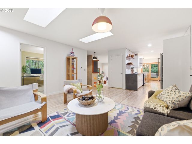 5011 Sw FAIRHAVEN Dr, Portland, OR 97221