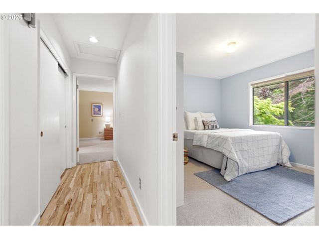 5011 Sw FAIRHAVEN Dr, Portland, OR 97221