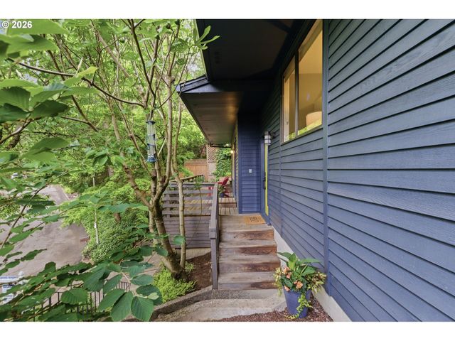 5011 Sw FAIRHAVEN Dr, Portland, OR 97221