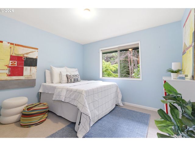 5011 Sw FAIRHAVEN Dr, Portland, OR 97221