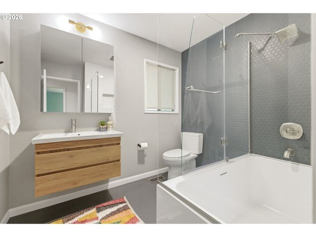 5011 Sw FAIRHAVEN Dr, Portland, OR 97221
