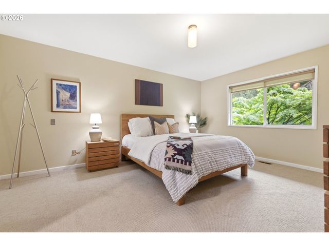 5011 Sw FAIRHAVEN Dr, Portland, OR 97221