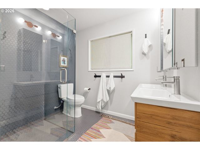 5011 Sw FAIRHAVEN Dr, Portland, OR 97221