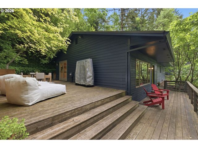 5011 Sw FAIRHAVEN Dr, Portland, OR 97221