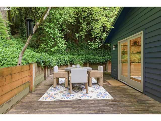 5011 Sw FAIRHAVEN Dr, Portland, OR 97221