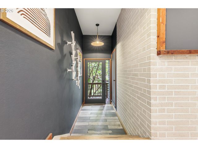 5011 Sw FAIRHAVEN Dr, Portland, OR 97221