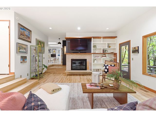 5011 Sw FAIRHAVEN Dr, Portland, OR 97221
