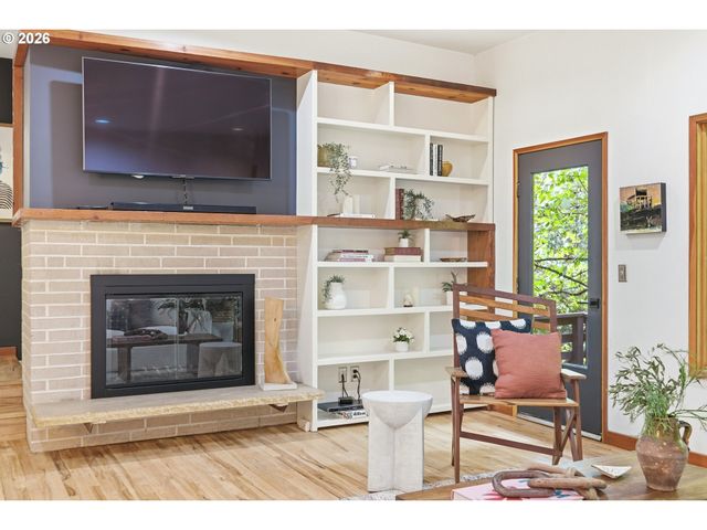 5011 Sw FAIRHAVEN Dr, Portland, OR 97221