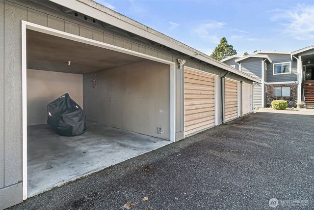 2520 Cascade Place W #2520, University Place, WA 98466