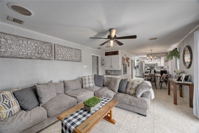 733 Bradshaw Dr, Corpus Christi, TX 78412