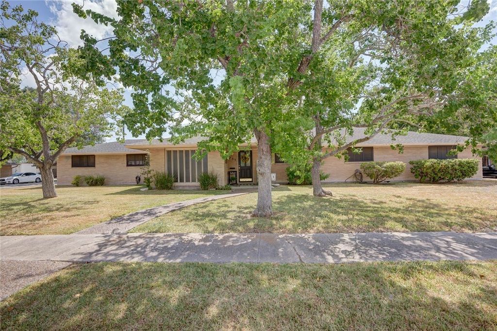 733 Bradshaw Dr, Corpus Christi, TX 78412