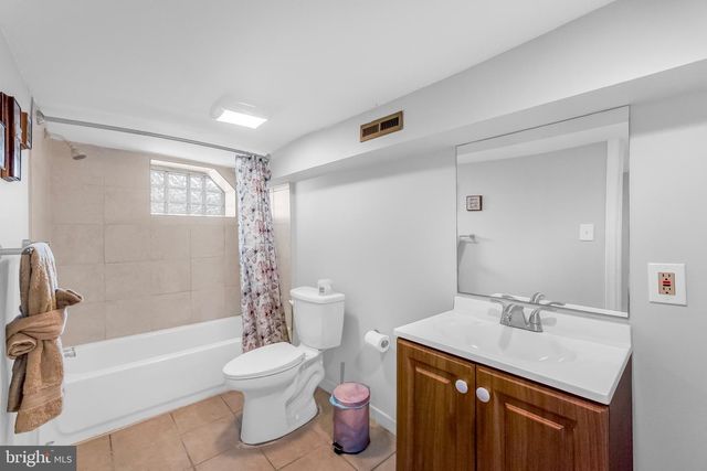 2831 LAKE AVE, Baltimore, MD 21213