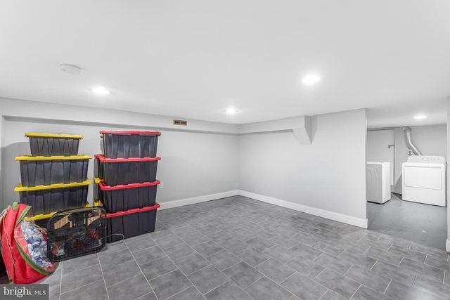2831 LAKE AVE, Baltimore, MD 21213