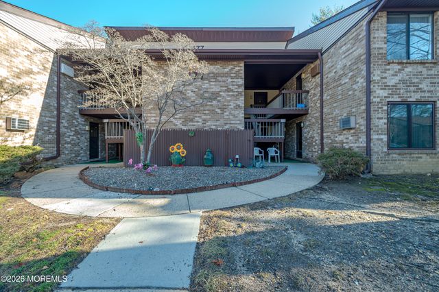 177 Amberly Drive H, Manalapan, NJ 07726