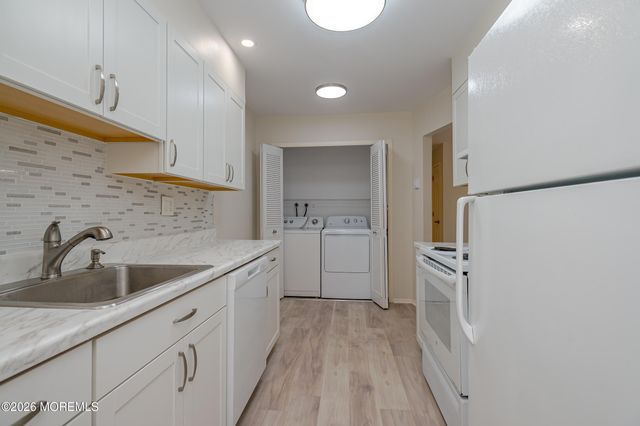 177 Amberly Drive H, Manalapan, NJ 07726