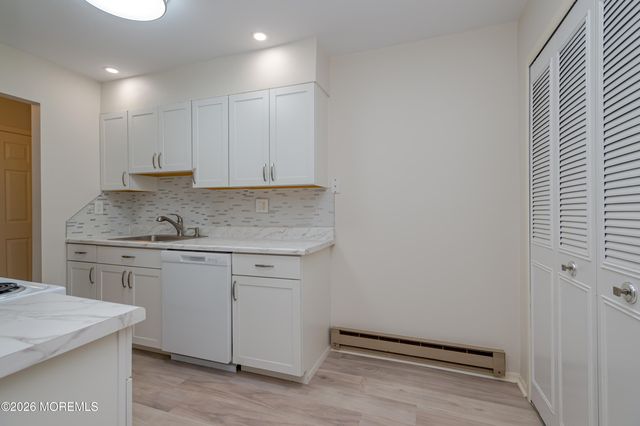 177 Amberly Drive H, Manalapan, NJ 07726