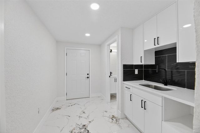 9608 N ASTER AVENUE, Tampa, FL 33612