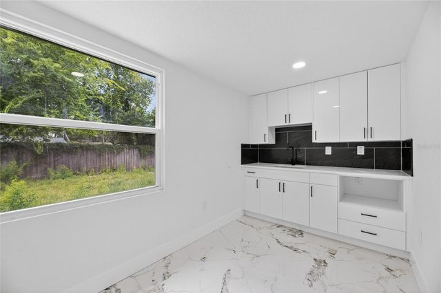 9608 N ASTER AVENUE, Tampa, FL 33612