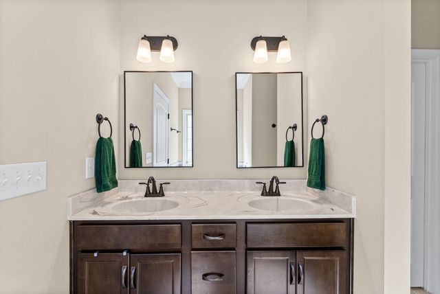 521 Castle Pinckney Ln, Clarksville, TN 37042