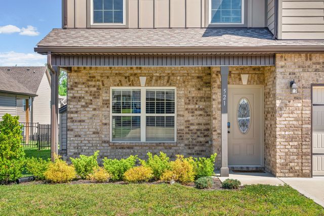 521 Castle Pinckney Ln, Clarksville, TN 37042
