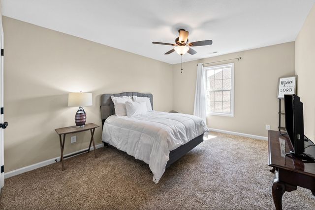 521 Castle Pinckney Ln, Clarksville, TN 37042