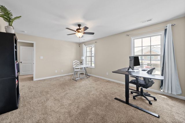 521 Castle Pinckney Ln, Clarksville, TN 37042