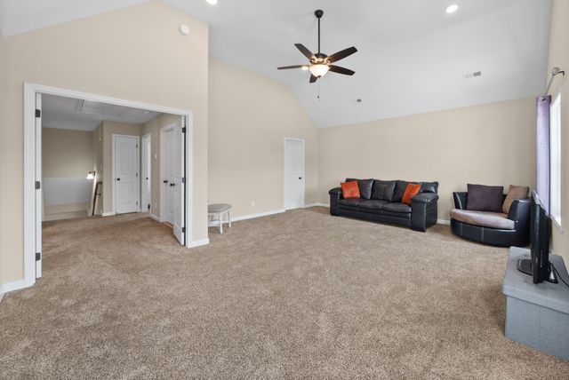 521 Castle Pinckney Ln, Clarksville, TN 37042