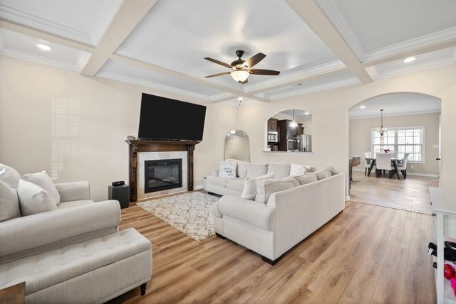 521 Castle Pinckney Ln, Clarksville, TN 37042