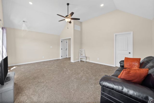 521 Castle Pinckney Ln, Clarksville, TN 37042