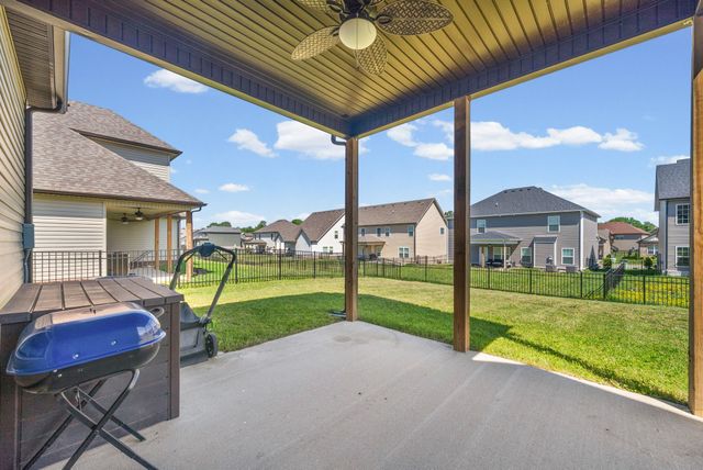 521 Castle Pinckney Ln, Clarksville, TN 37042