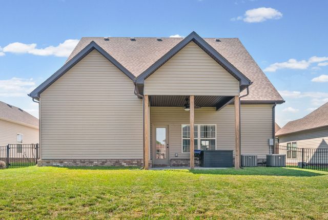 521 Castle Pinckney Ln, Clarksville, TN 37042