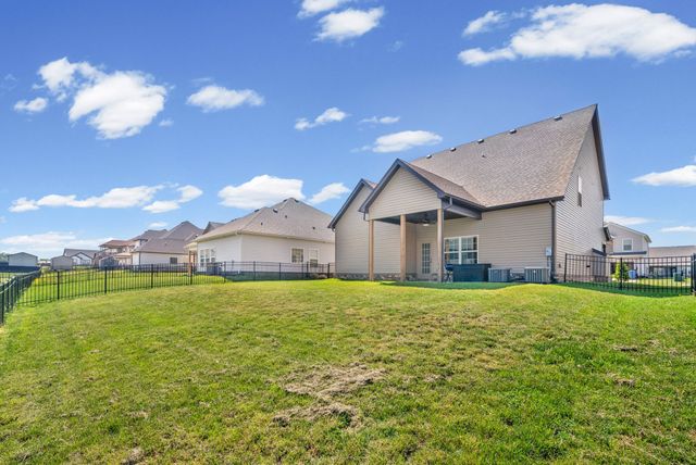 521 Castle Pinckney Ln, Clarksville, TN 37042