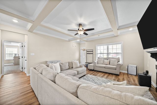 521 Castle Pinckney Ln, Clarksville, TN 37042