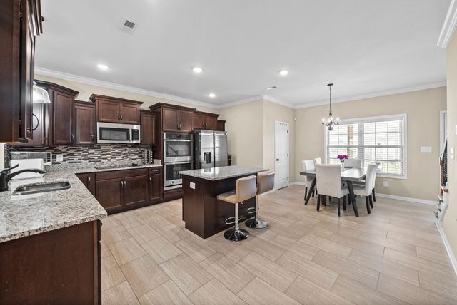 521 Castle Pinckney Ln, Clarksville, TN 37042