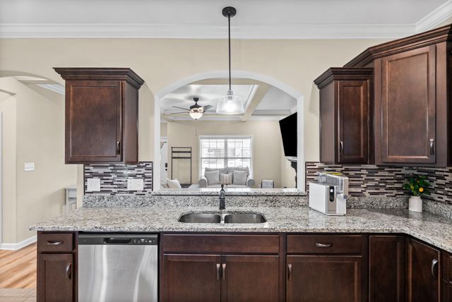 521 Castle Pinckney Ln, Clarksville, TN 37042