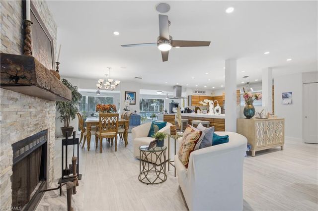 150 Logan BLVD N, Naples, FL 34119