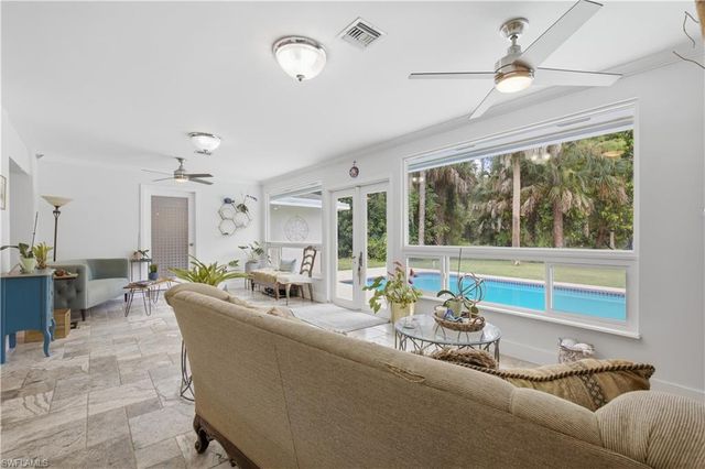 150 Logan BLVD N, Naples, FL 34119